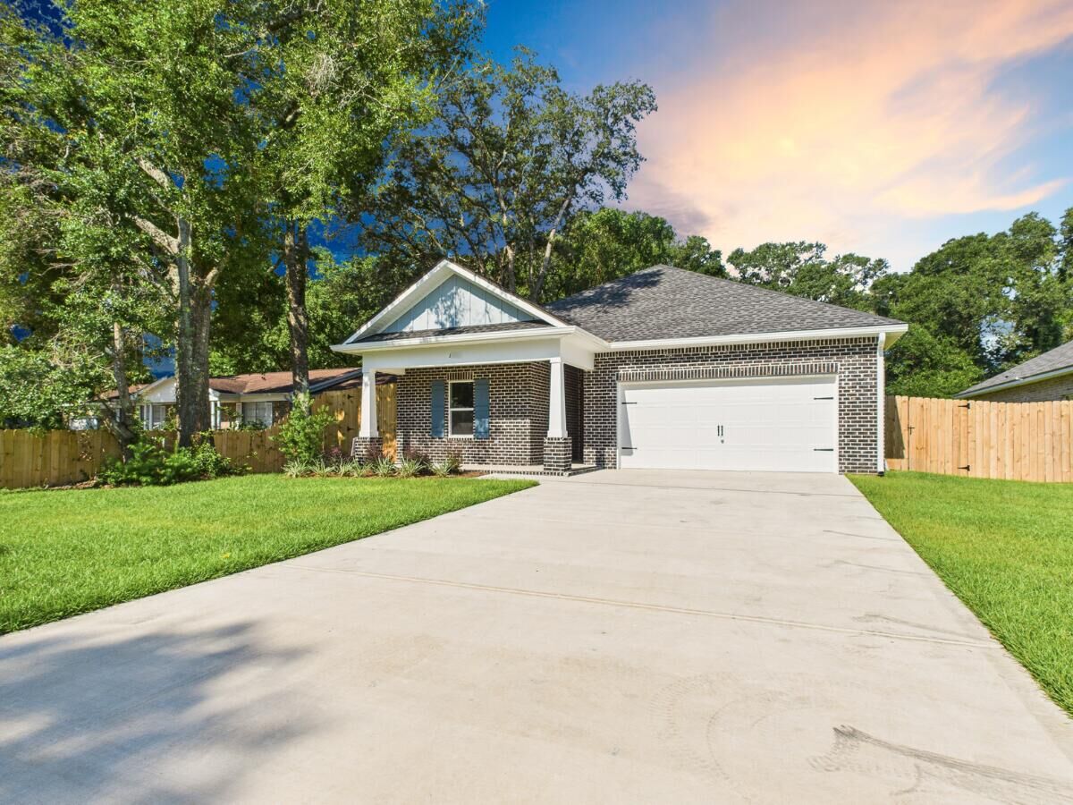 Property Photo: 1470 Cypress Street FL 32578