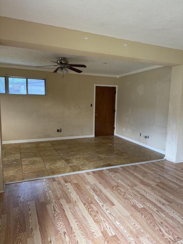 Property Photo: 113 SW 3rd Avenue FL 32548