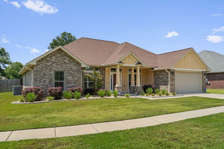 Property Photo: 5330 Wyndell Circle FL 32539