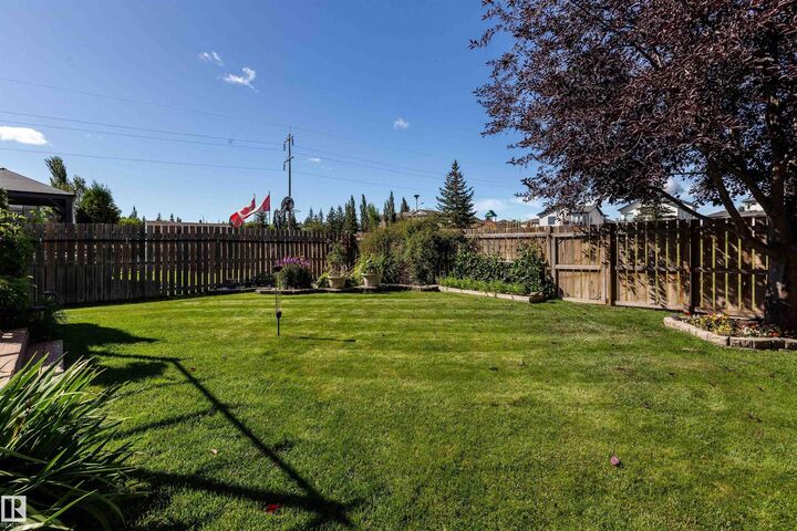 Property Photo: 18 Grayridge Bay AB T7Z 2P9
