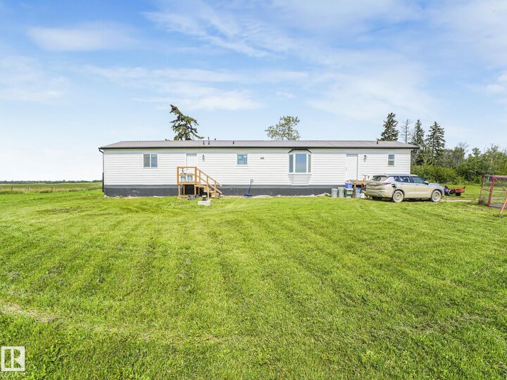 Property Photo: 56432 Hwy 777 AB T7N 0L6