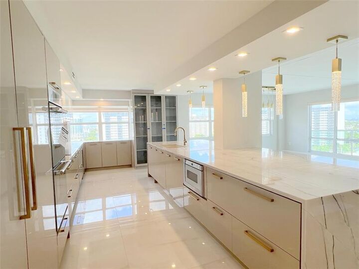Property Photo: 3410 Galt Ocean Dr 1009N FL 33308