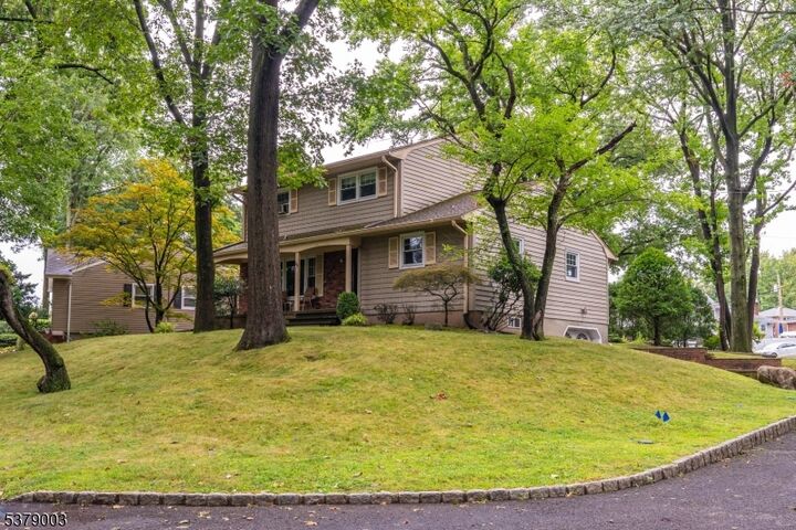 Property Photo:  48 Parkway Drive  NJ 07066 
