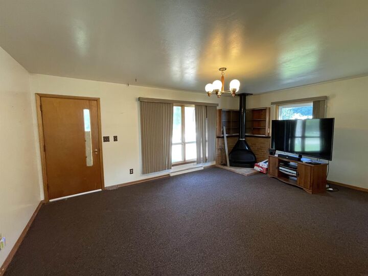 Property Photo: 210 Union Street IA 52142