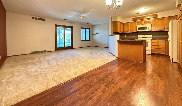 Property Photo: 411 SE Delaware Avenue 304 IA 50021