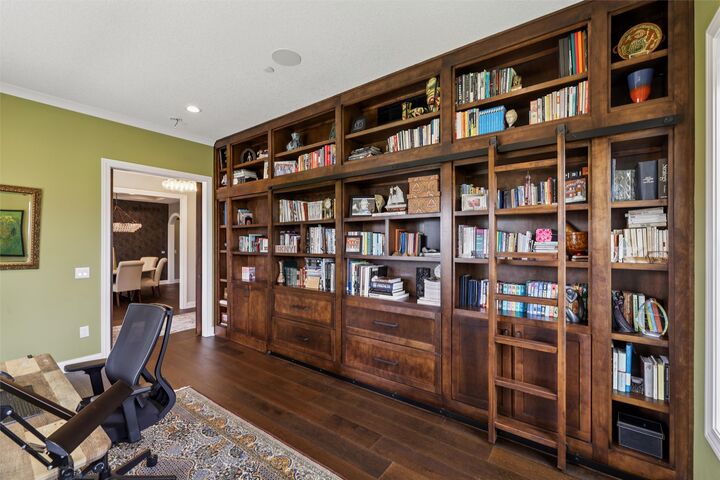 Property Photo: 1738 S 40th Court IA 50265
