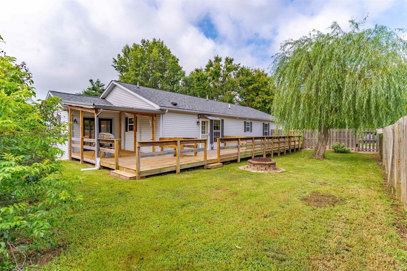Property Photo: 6965 E County Road 1900 N IN 47523