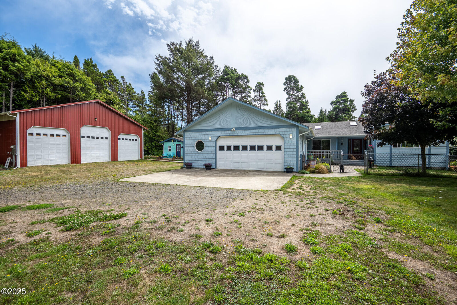 Property Photo: 3877 SW Dahlia Lane OR 97394