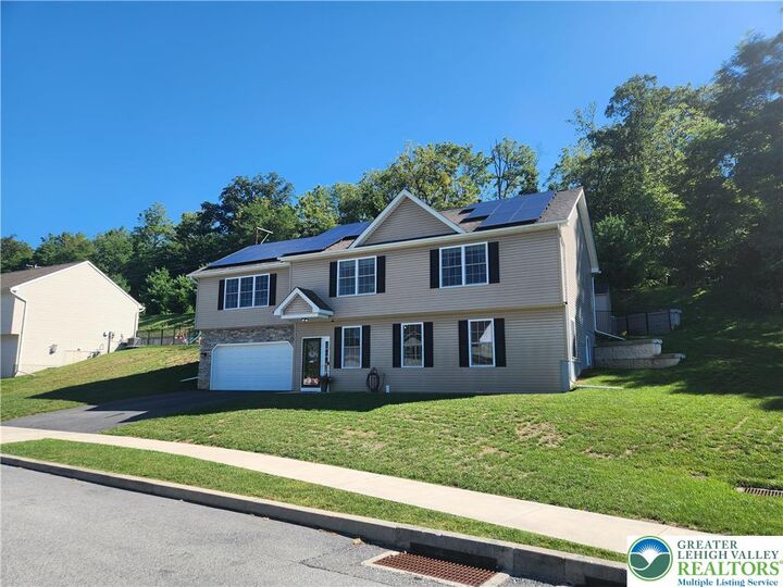 139 Frank Drive  Allen Twp PA 18067 photo