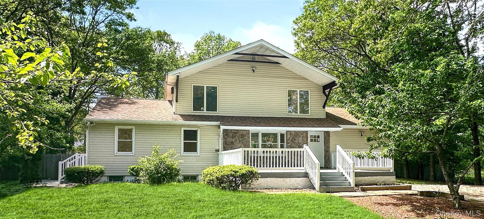 Property Photo:  36 Arbutus Court  NY 11779 