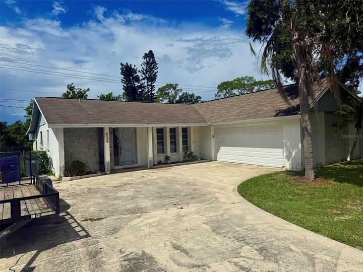 Property Photo: 5824 Whistlewood Circle FL 34232