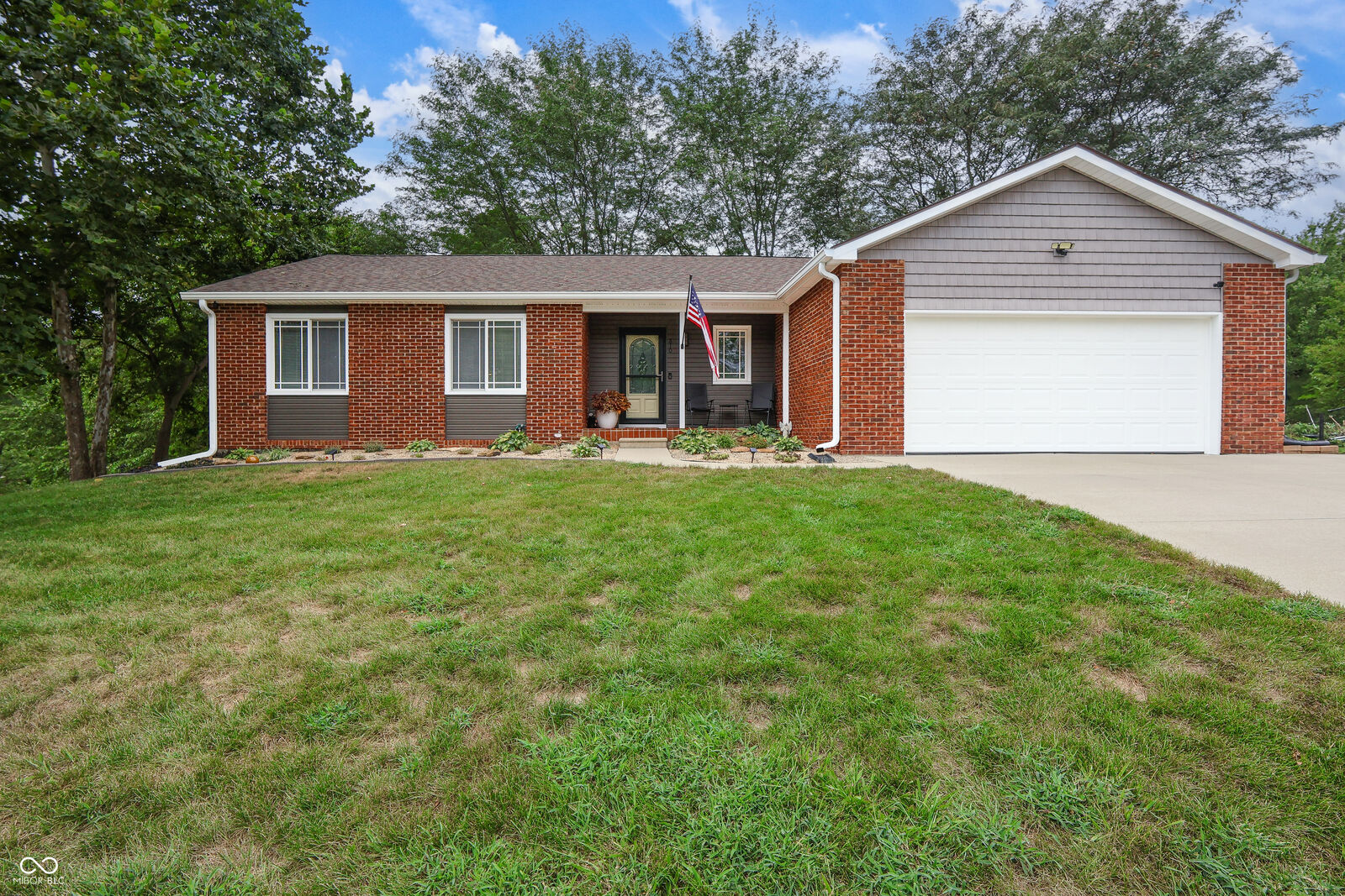 Property Photo:  810 Countryside Lane  IN 47201 
