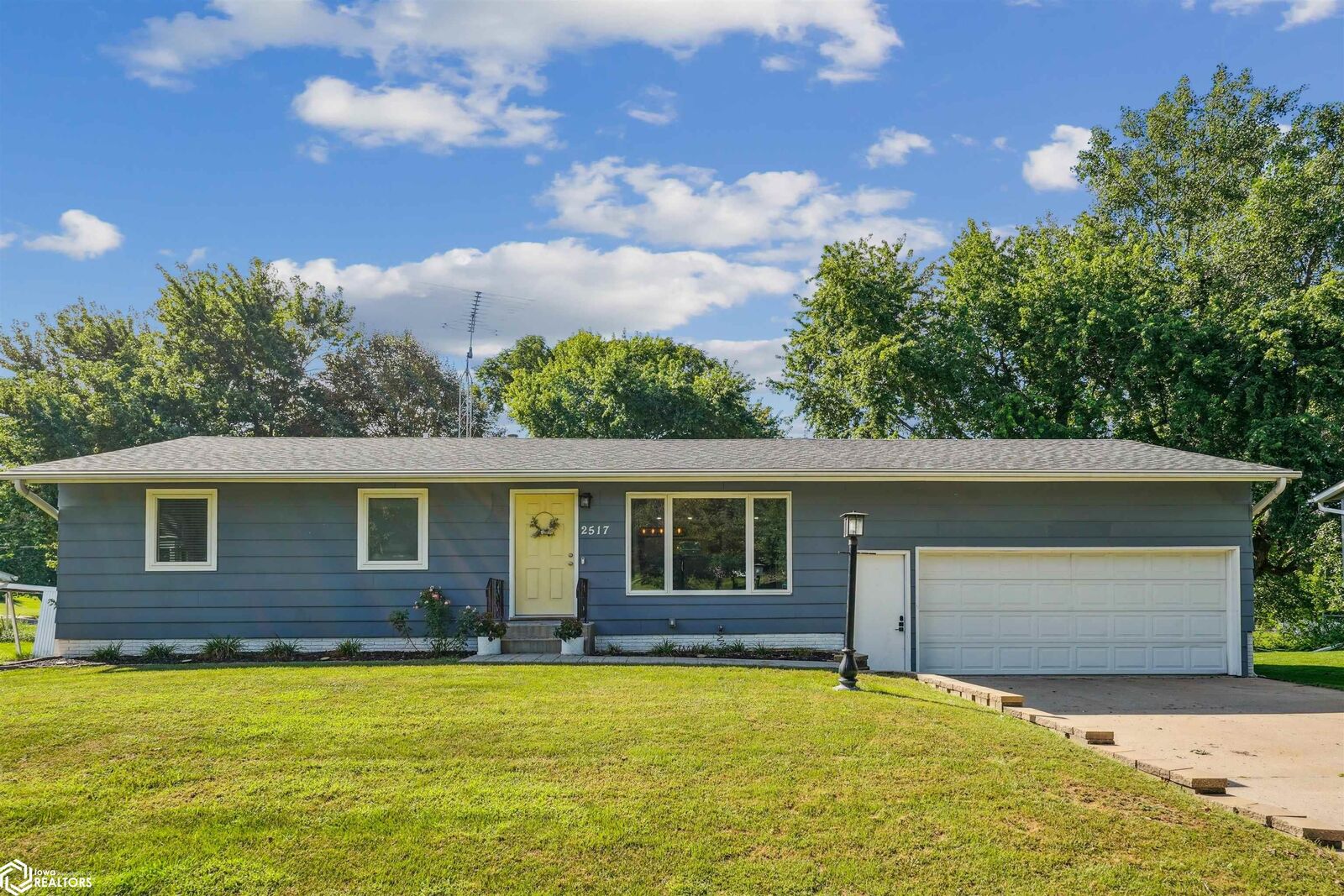 Property Photo:  2517 Reyclif Drive  IA 50158 