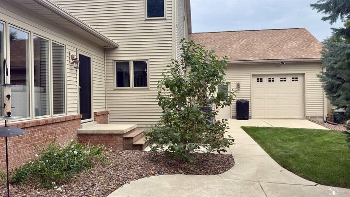 Property Photo:  860 Saint Anne Lane  MI 48162 