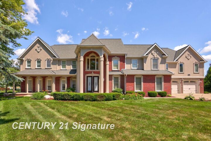 Property Photo:  11372 Lake Circle Drive  MI 48609 