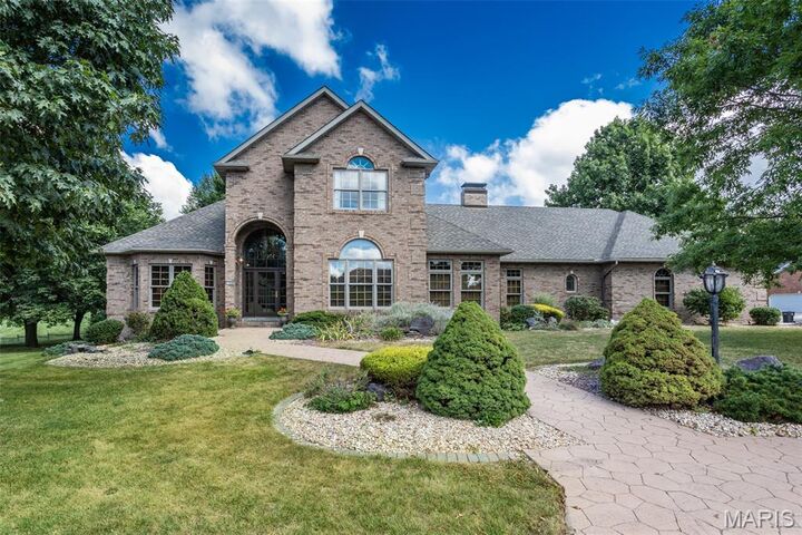 Property Photo: 1300 White Oak Trail IL 62035