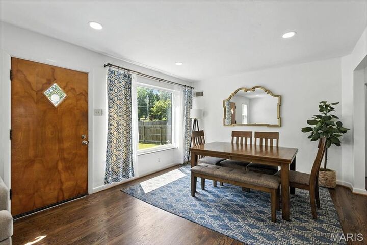 Property Photo: 1 Dickson Court MO 63122