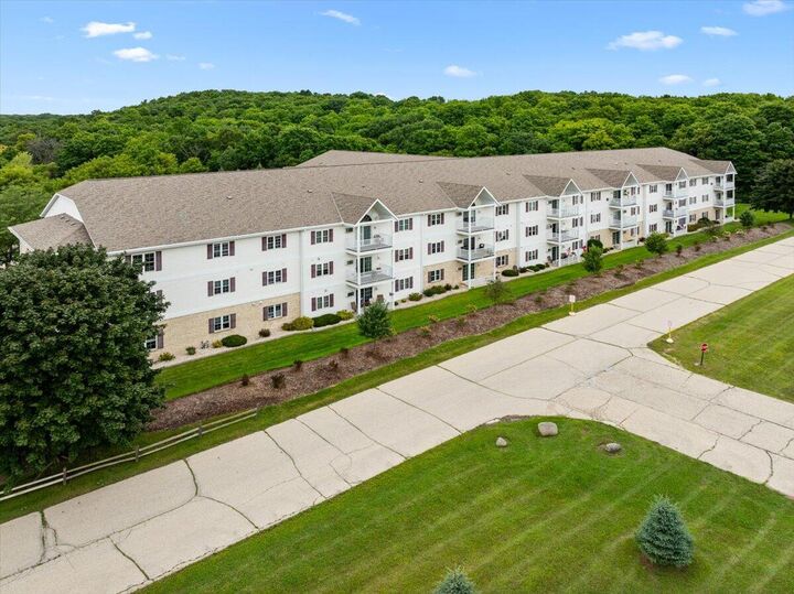 715 Canterberry Ct 109  West Bend WI 53090 photo