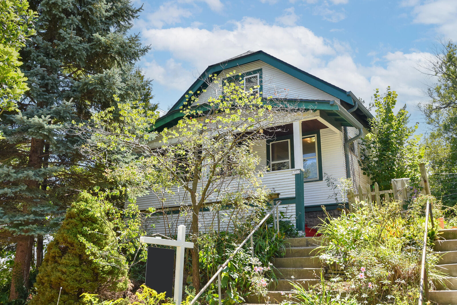 Property Photo: 1713 E Newport Ave WI 53211