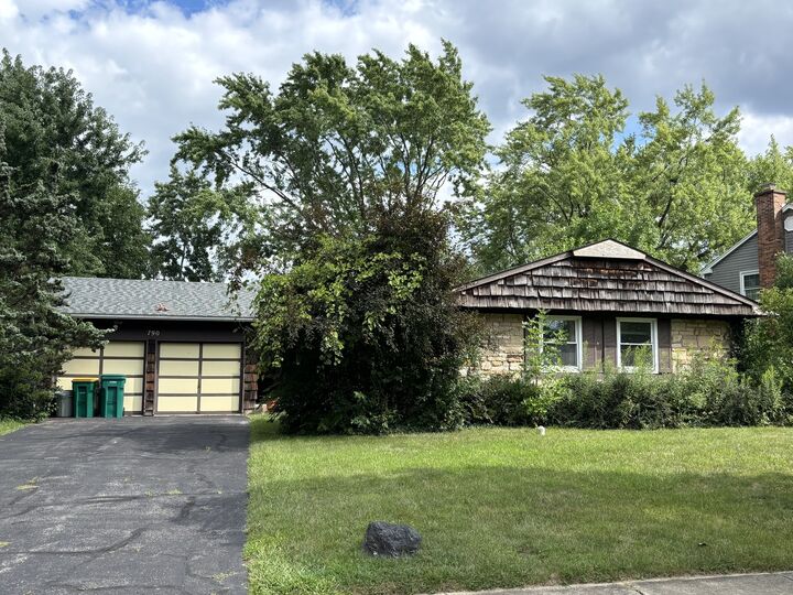 Property Photo: 790 Essington Lane IL 60089