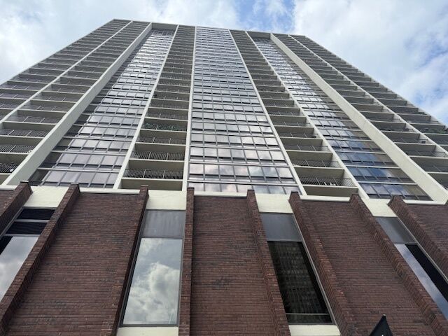 Property Photo: 1636 N Wells Street 1907 IL 60614
