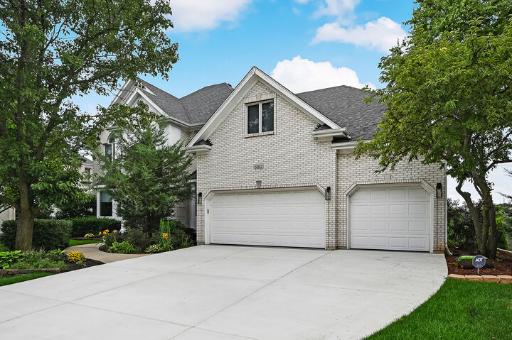 Property Photo:  6812 Fieldstone Drive  IL 60527 