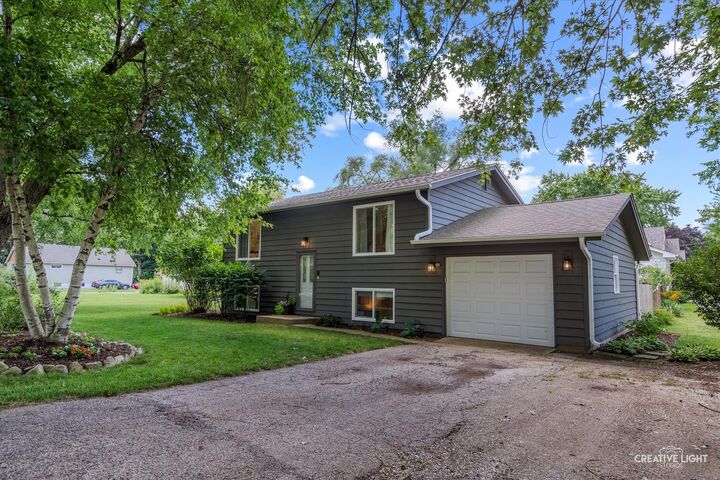 Property Photo: 5 Kent Avenue IL 60014