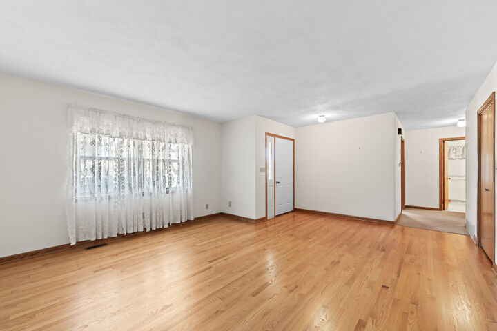 Property Photo:  844 S 7th Street  IL 60115 