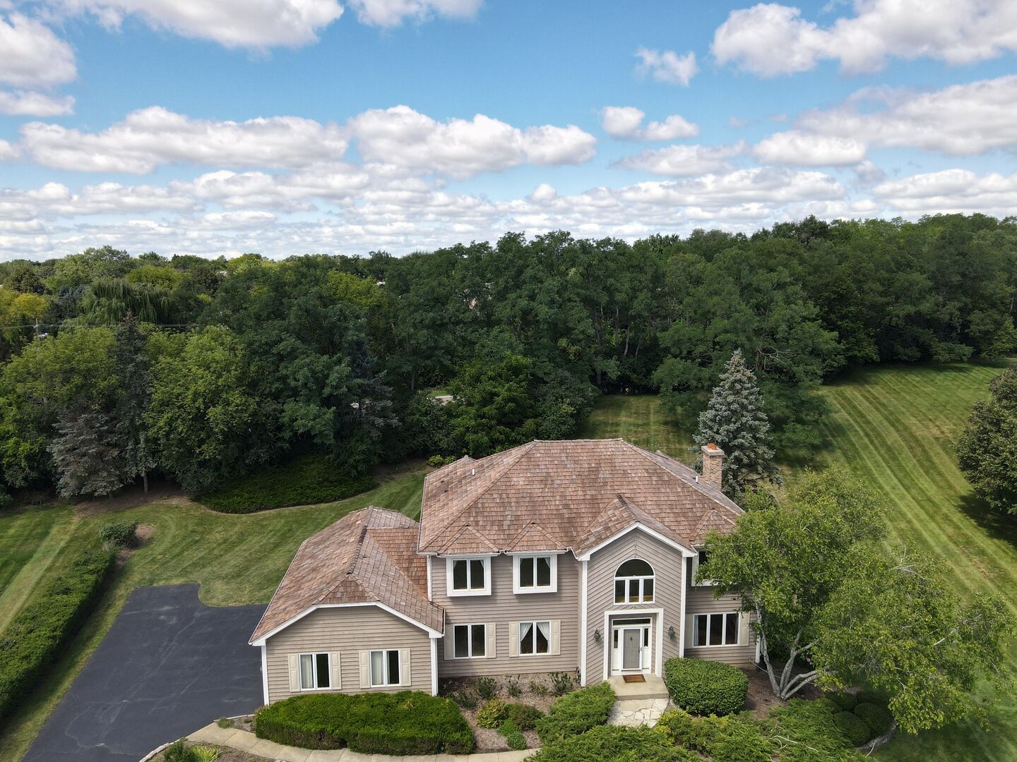Property Photo: 25410 N Cayuga Trail IL 60010