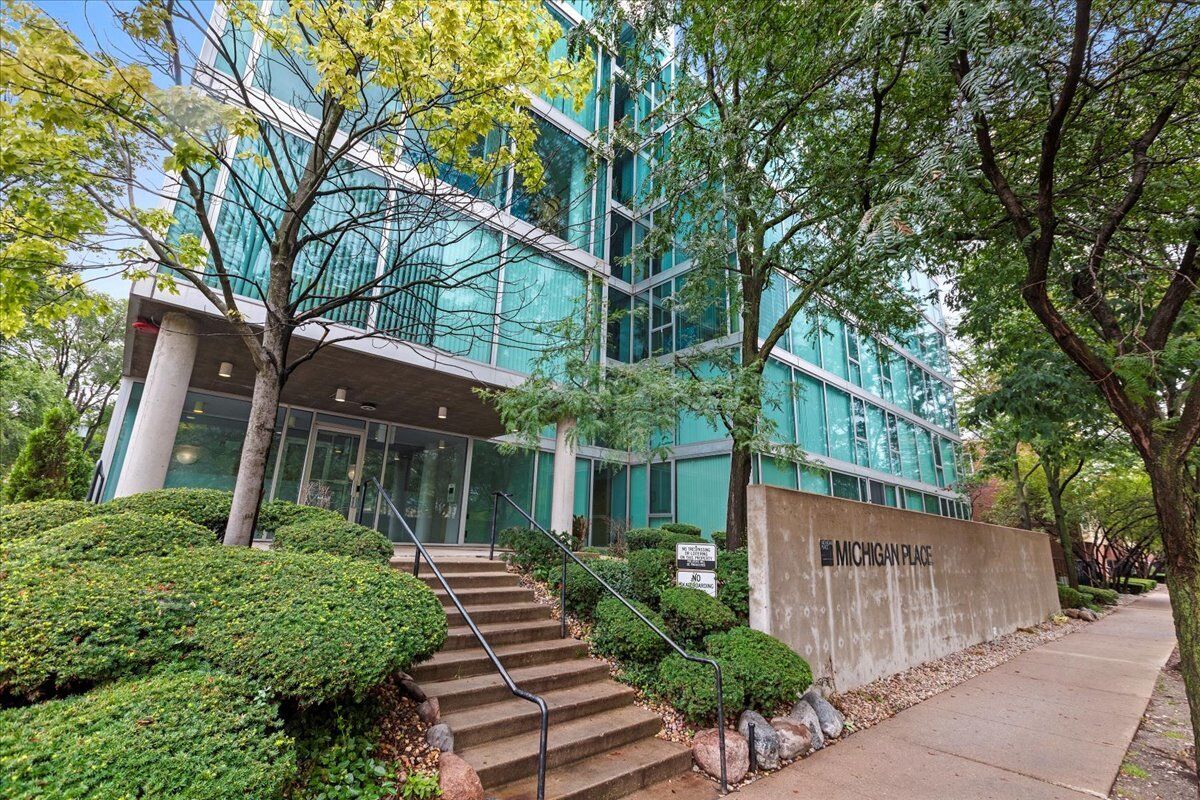 Property Photo: 3115 S Michigan Avenue 301 IL 60616