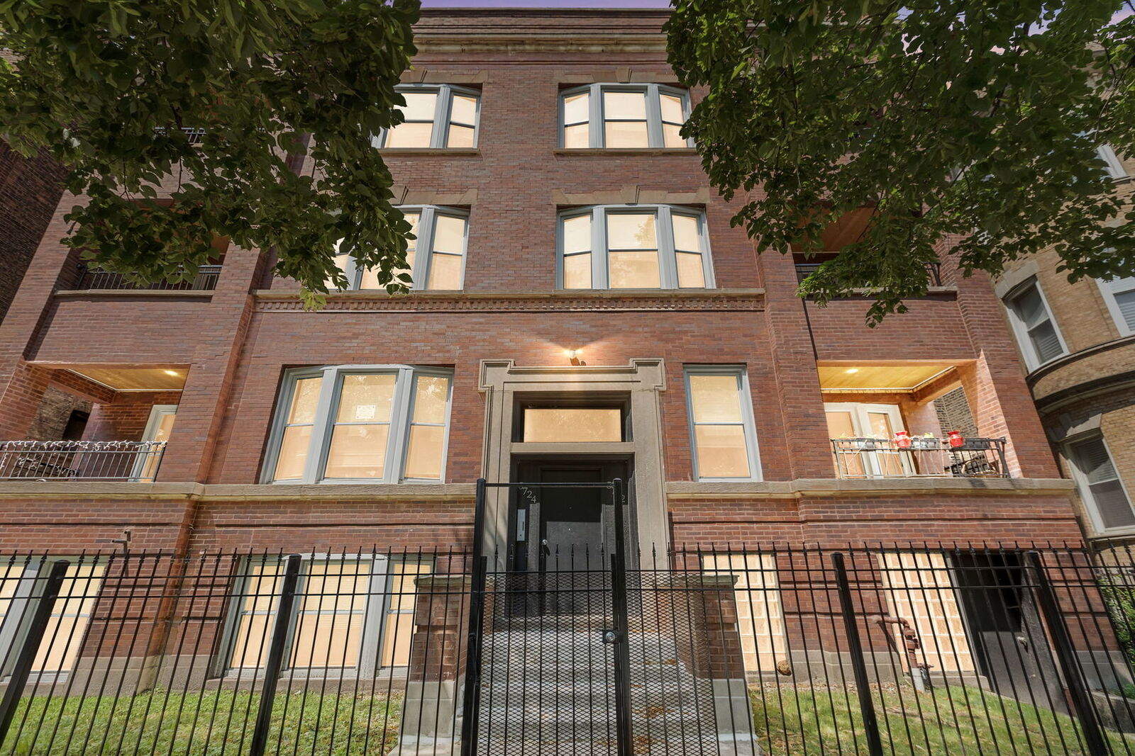 Property Photo: 5722 S King Drive 2 IL 60637