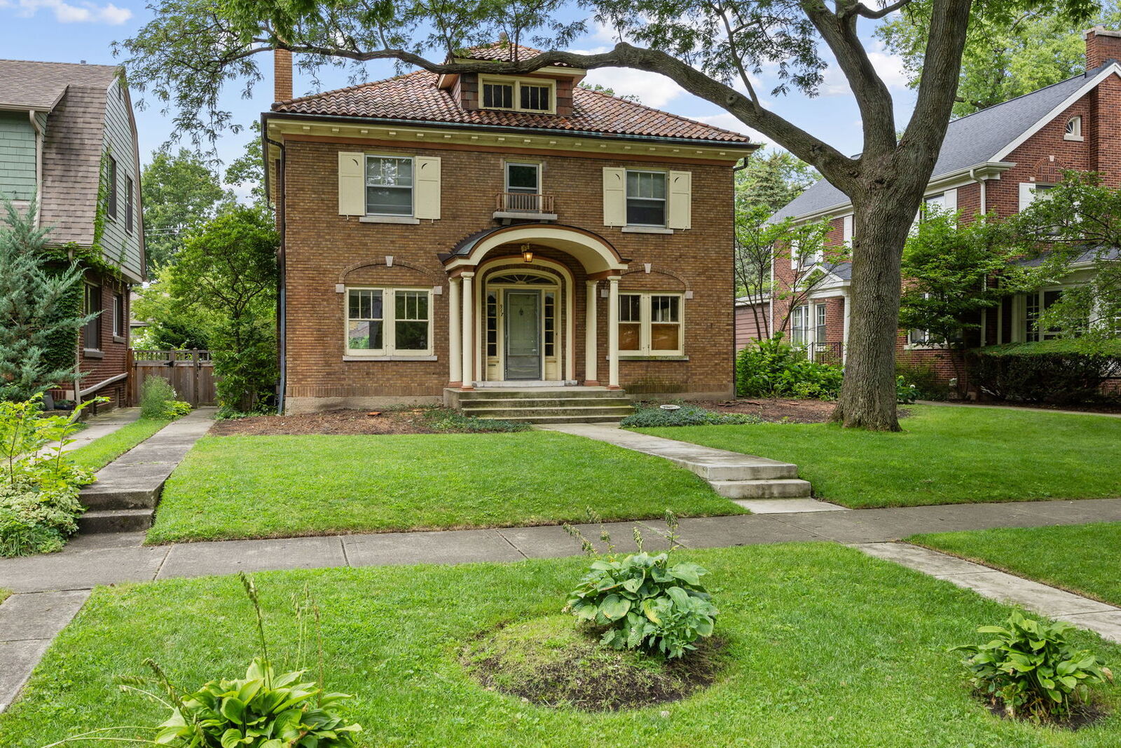 Property Photo: 917 Fair Oaks Avenue IL 60302