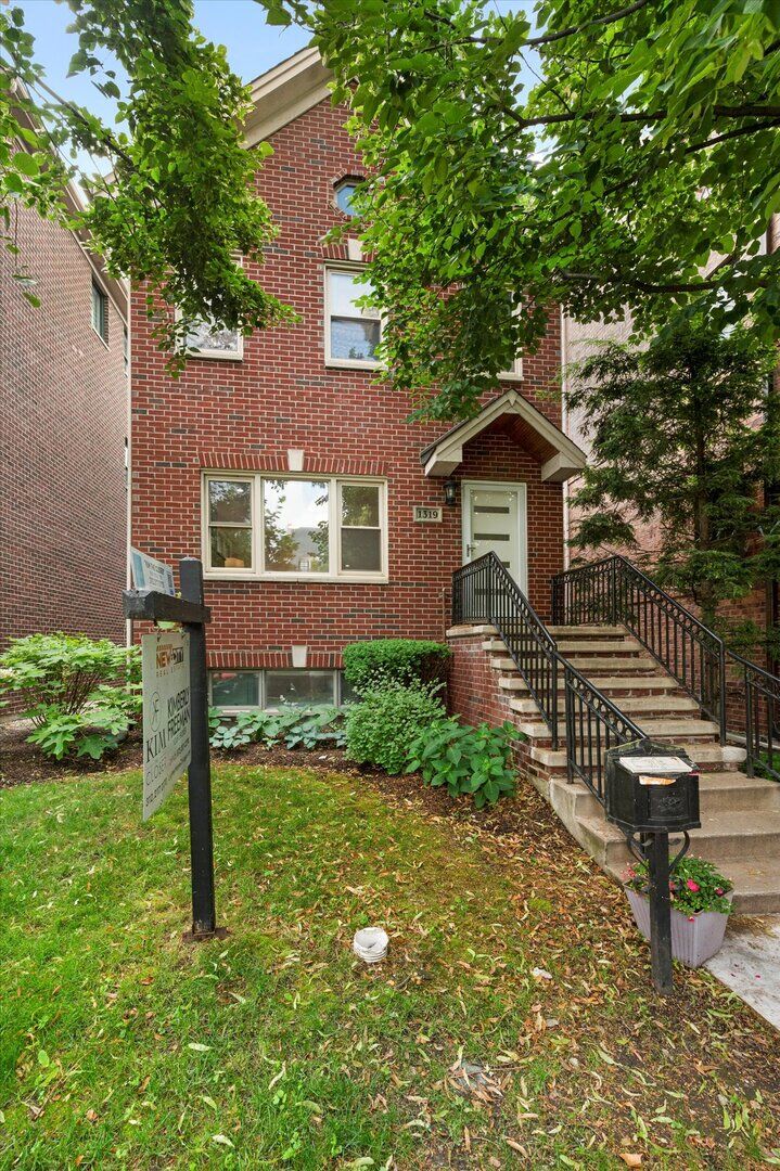 Property Photo:  1319 W 32nd Place  IL 60608 