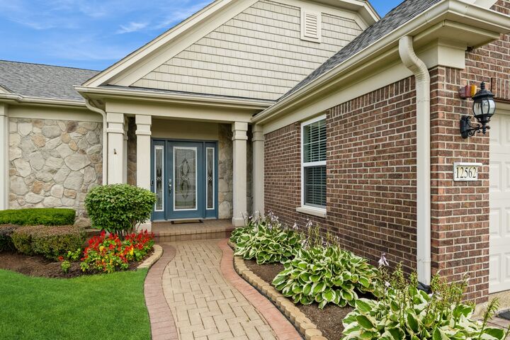 Property Photo: 12562 Bluebell Avenue IL 60142