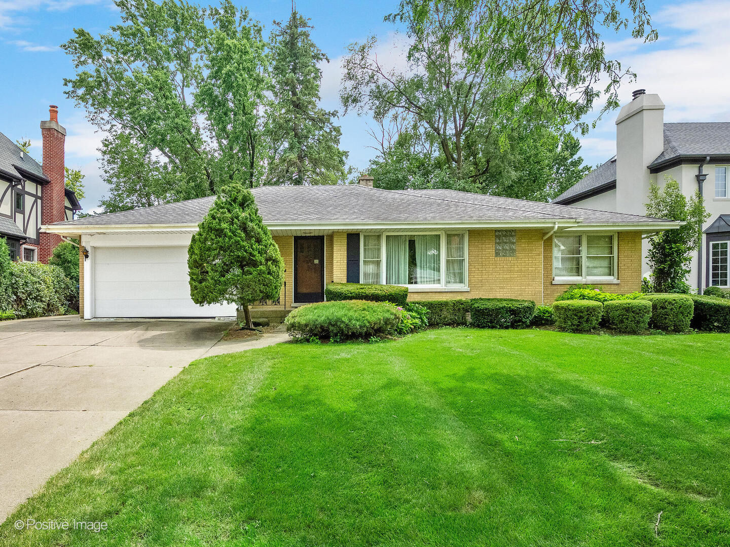 Property Photo:  