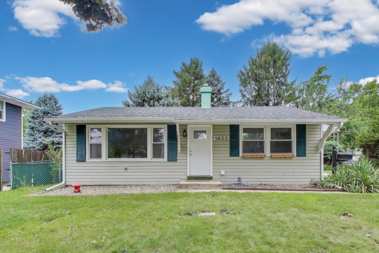 Property Photo:  1633 Marlboro Circle  IL 60110 