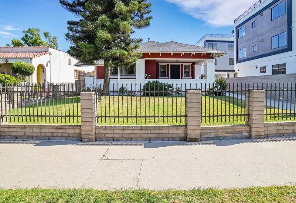 Property Photo: 4667 Pickford Street CA 90019