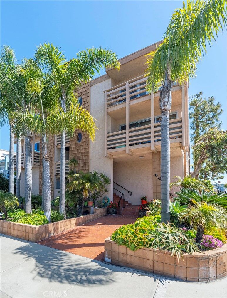 Property Photo:  600 Monterey Boulevard 6  CA 90254 