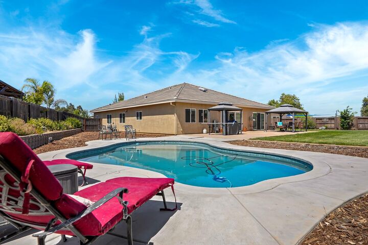 Property Photo: 400 Canterbury Court CA 95640