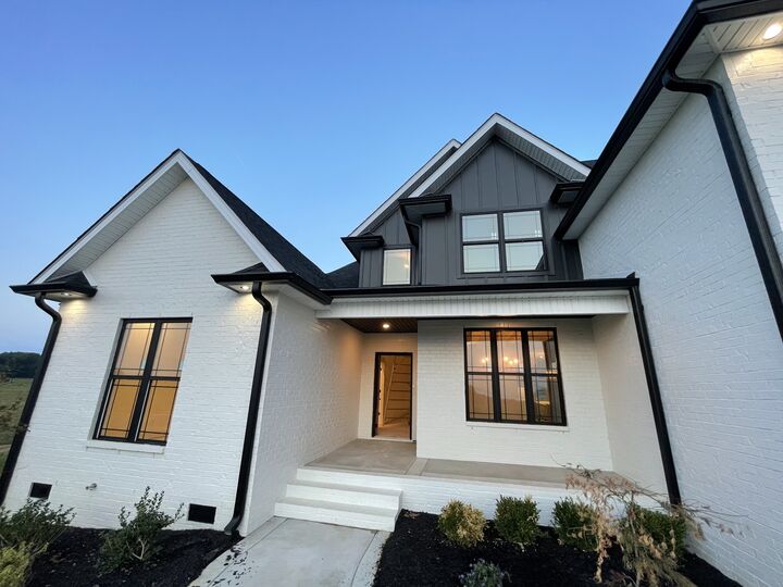 Property Photo: 1709 Oliver Park Blvd TN 37043