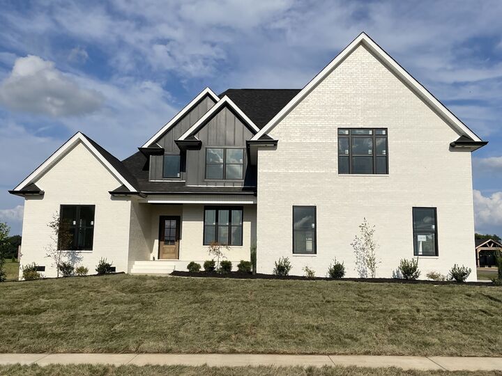 Property Photo: 1709 Oliver Park Blvd TN 37043