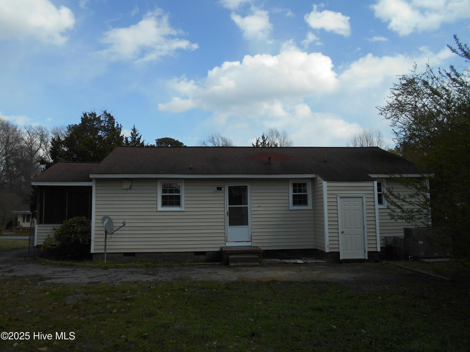 Property Photo:  1007 River Street  NC 28540 
