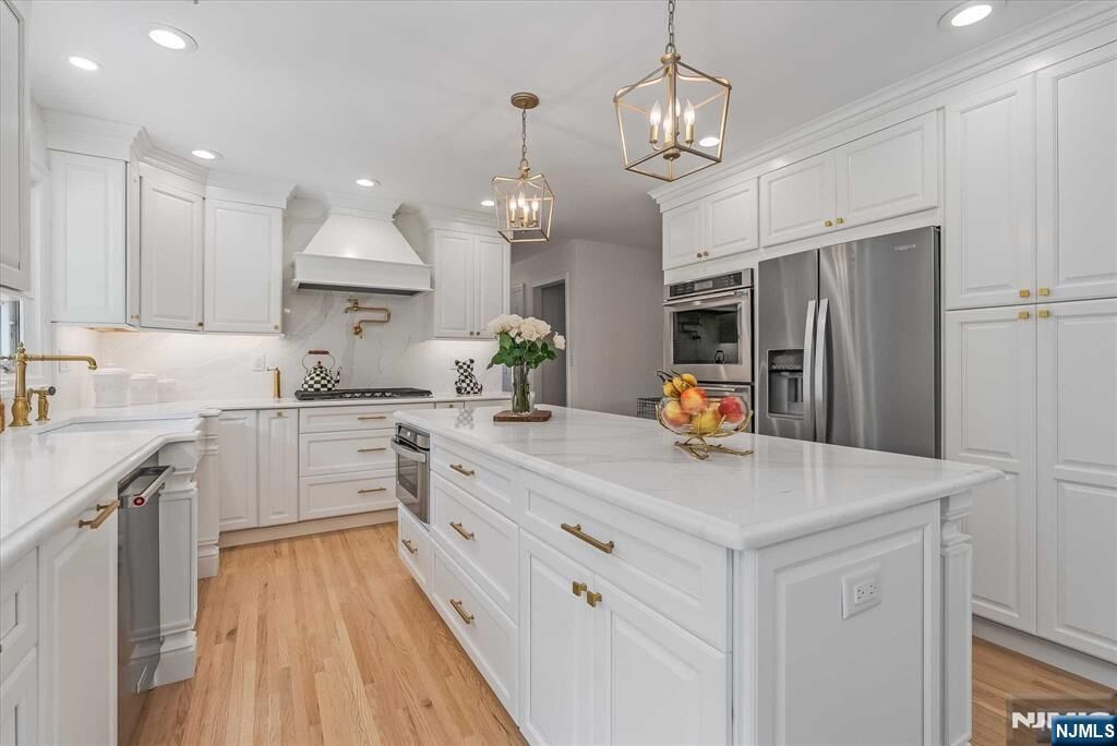 Property Photo: 7 Lookout Point Trail NJ 07512