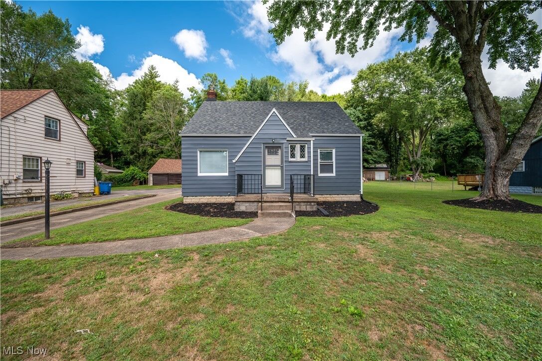 Property Photo: 3712 Logan Way OH 44505