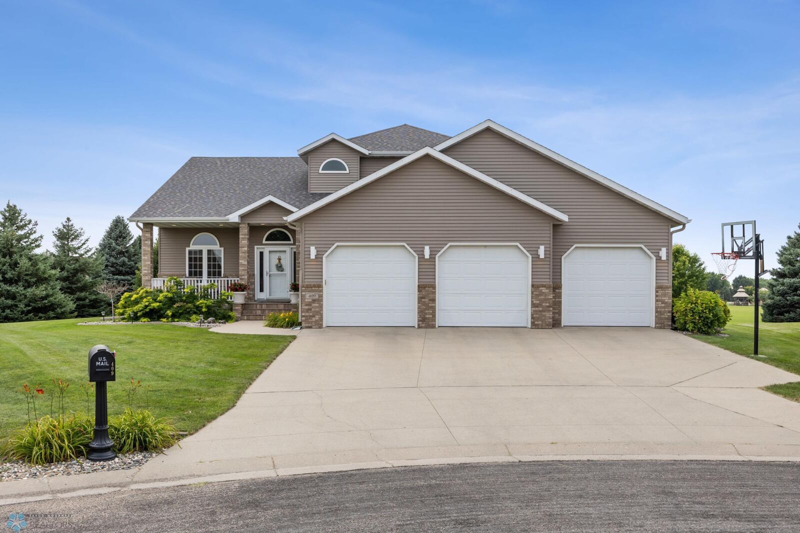 Property Photo: 409 Allyson Circle MN 56560