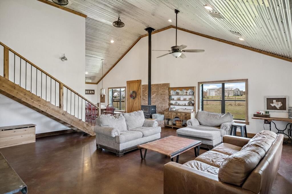 Property Photo: 2042 Vz County Road 4123 TX 75103