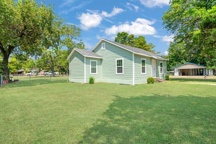 Property Photo:  602 Sunset Street  TX 75477 