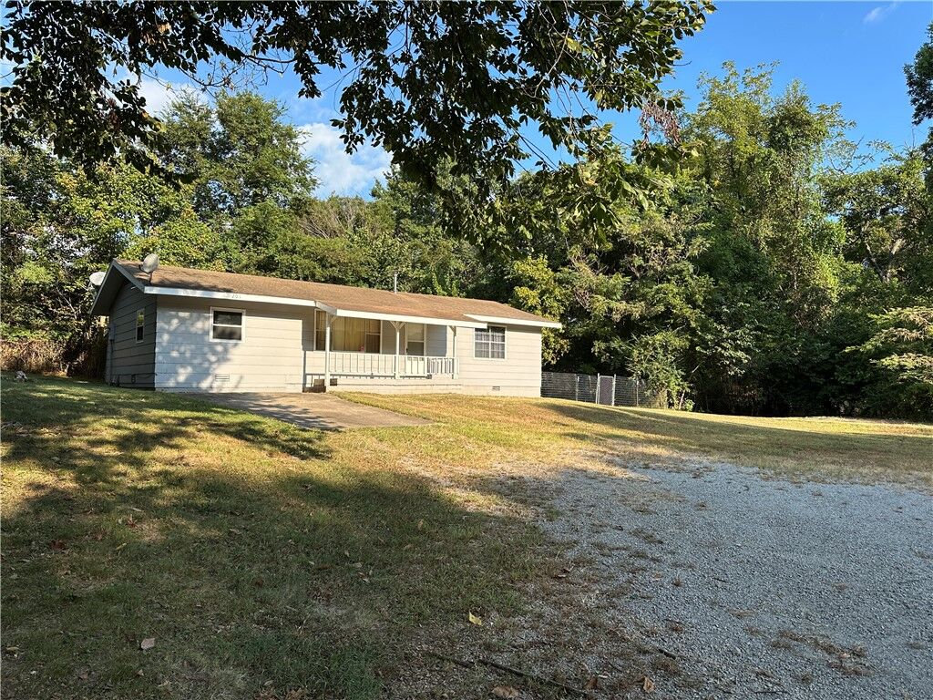 Property Photo: 201 N 7th Street AR 72634