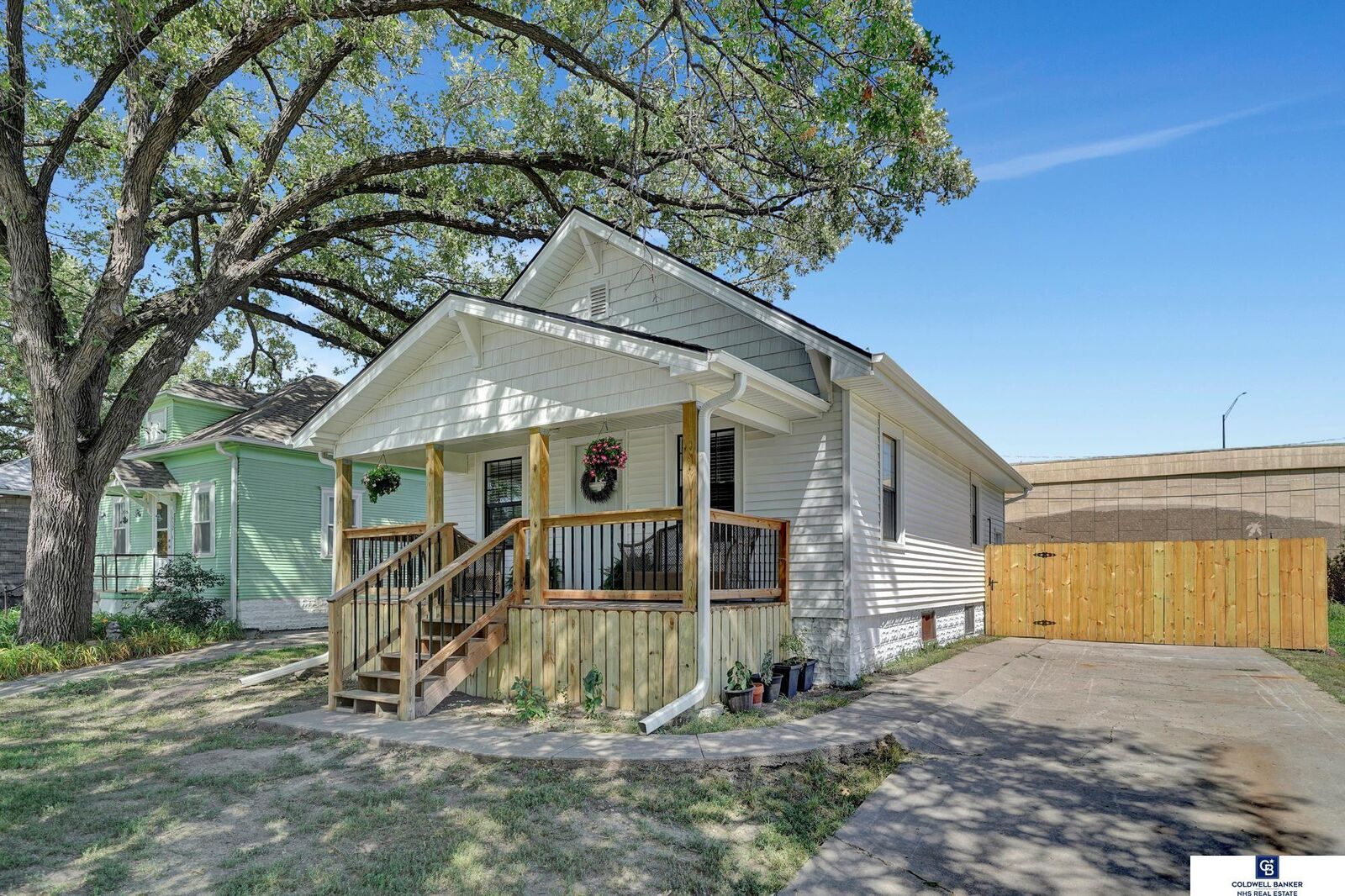 Property Photo: 1438 N 15th Street NE 68508