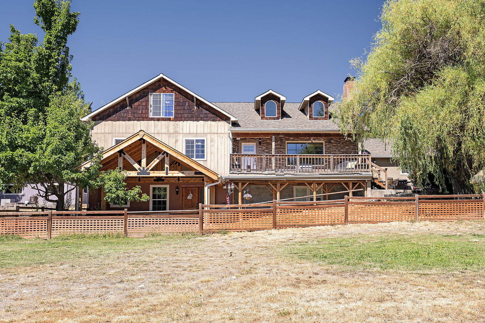 Property Photo: 838 Ragsdale Road OR 97541